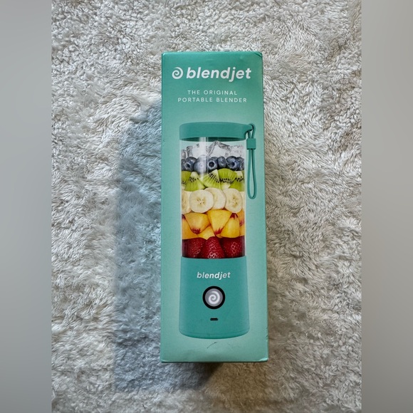 NEW BLENDJET Aqua Mint Portable Smoothie Protein Shake Maker USB Machine Bottle - Picture 1 of 4